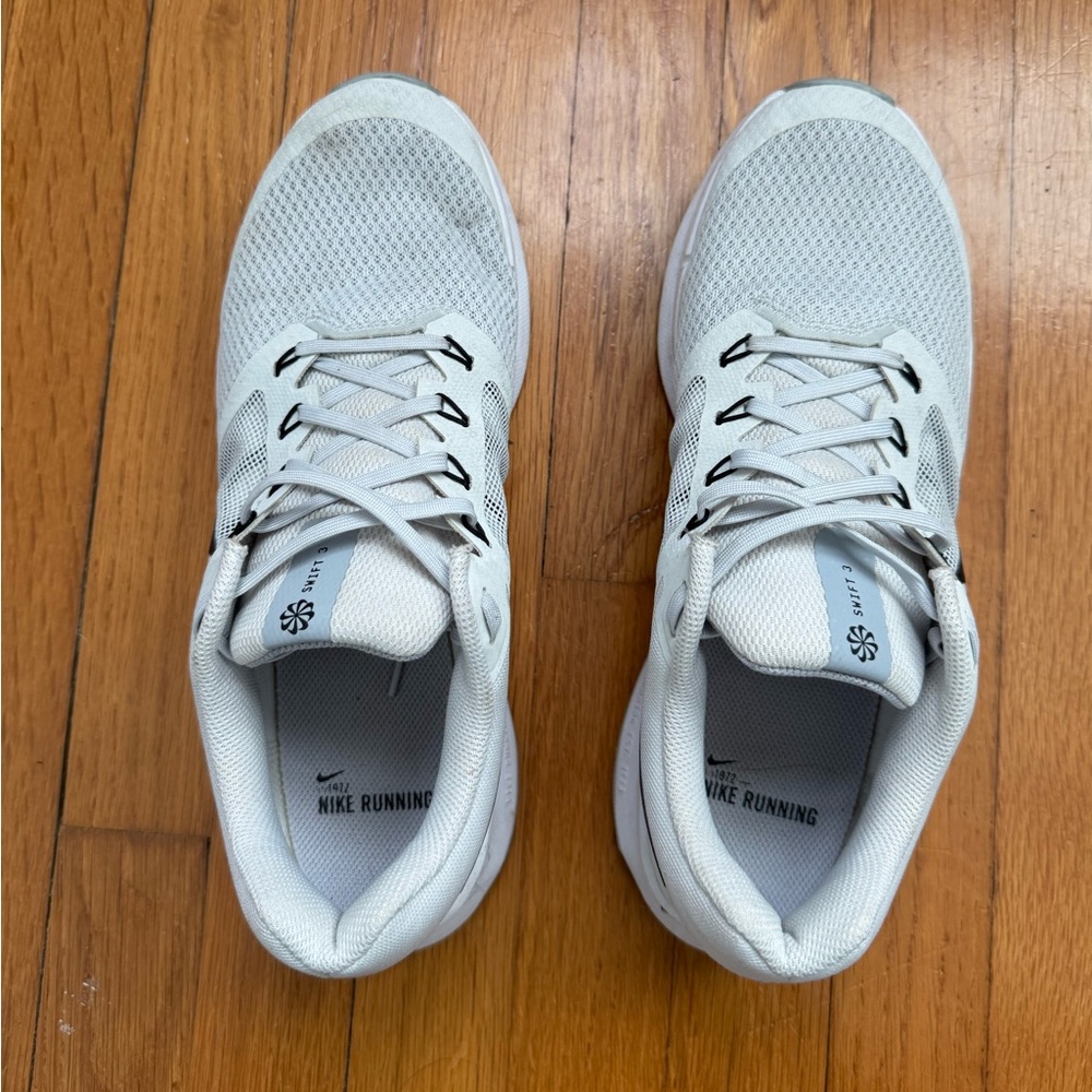 Nike Grey/ White and Black Running Shoes - Picture 3 of 4